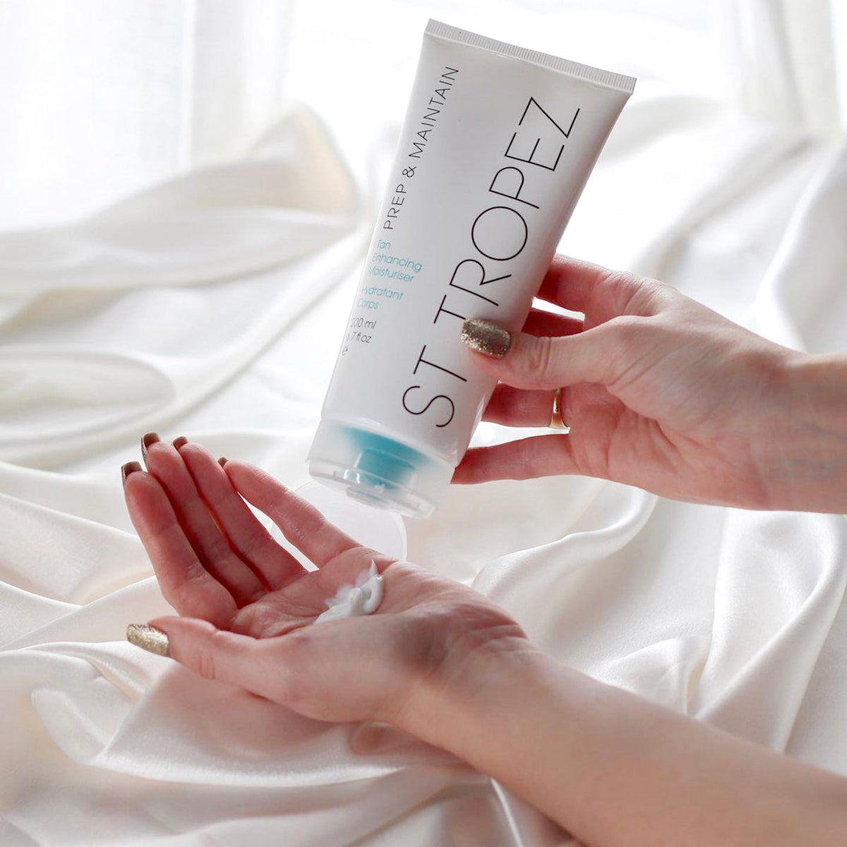 St.Tropez Tan Enhancing Body Moisturiser – feuchtigkeitsspendende Pflege zur Vorbereitung der Haut auf Selbstbräuner