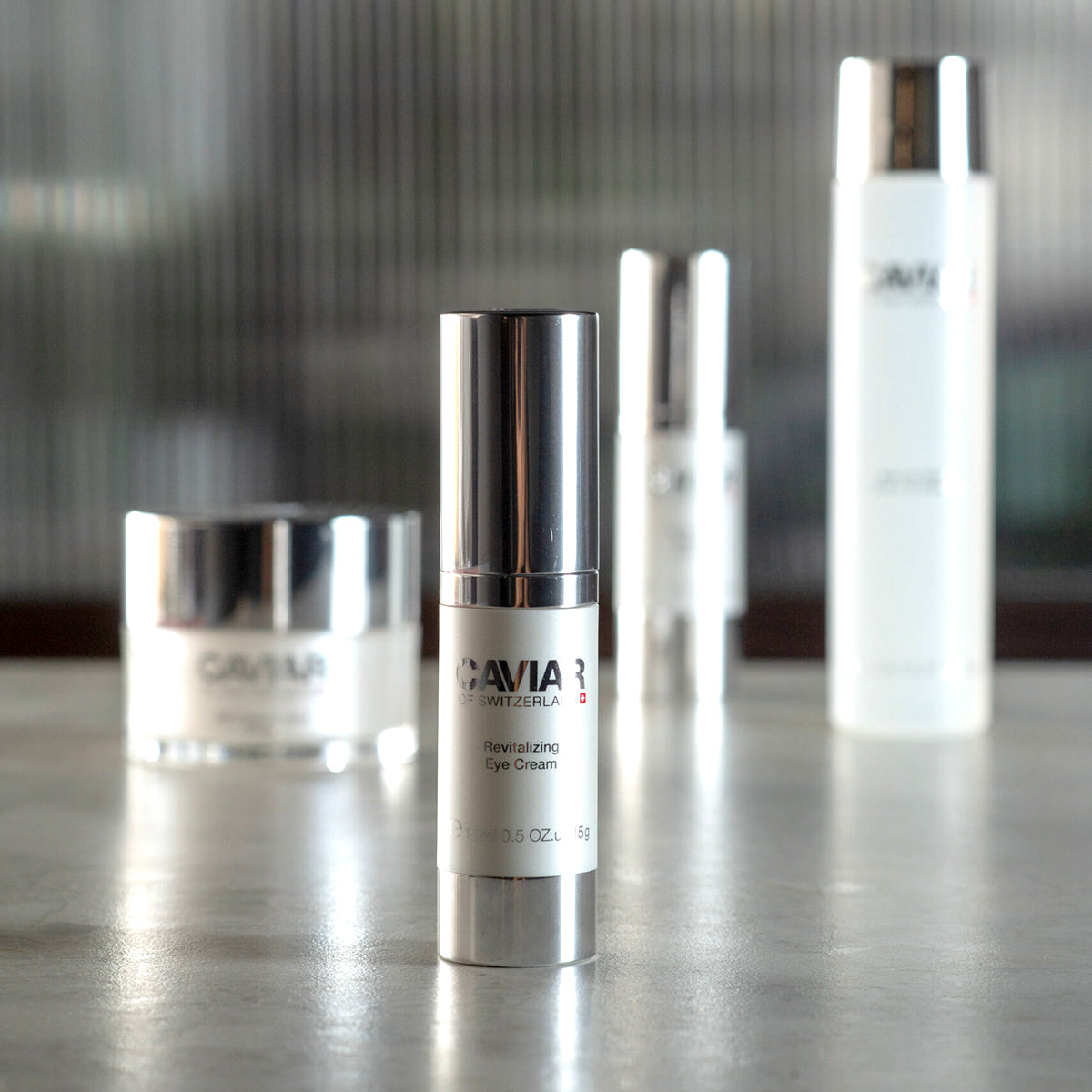 Revitalizing Eye Cream – luxuriöse Augencreme zur Minderung von Falten und dunklen Augenringen