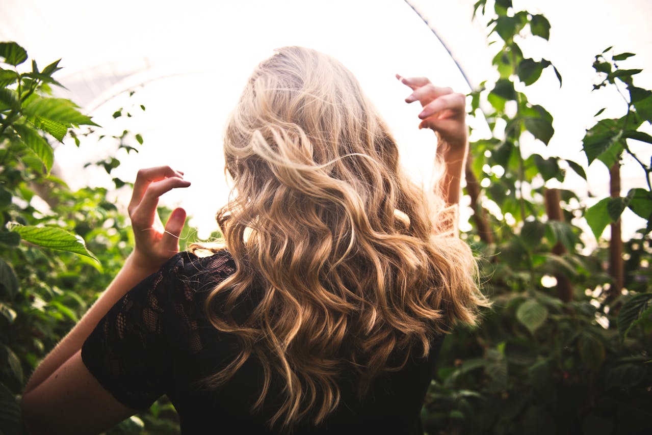 10 Tipps für ein Anti-Aging-Haar-Programm in dieser Saison