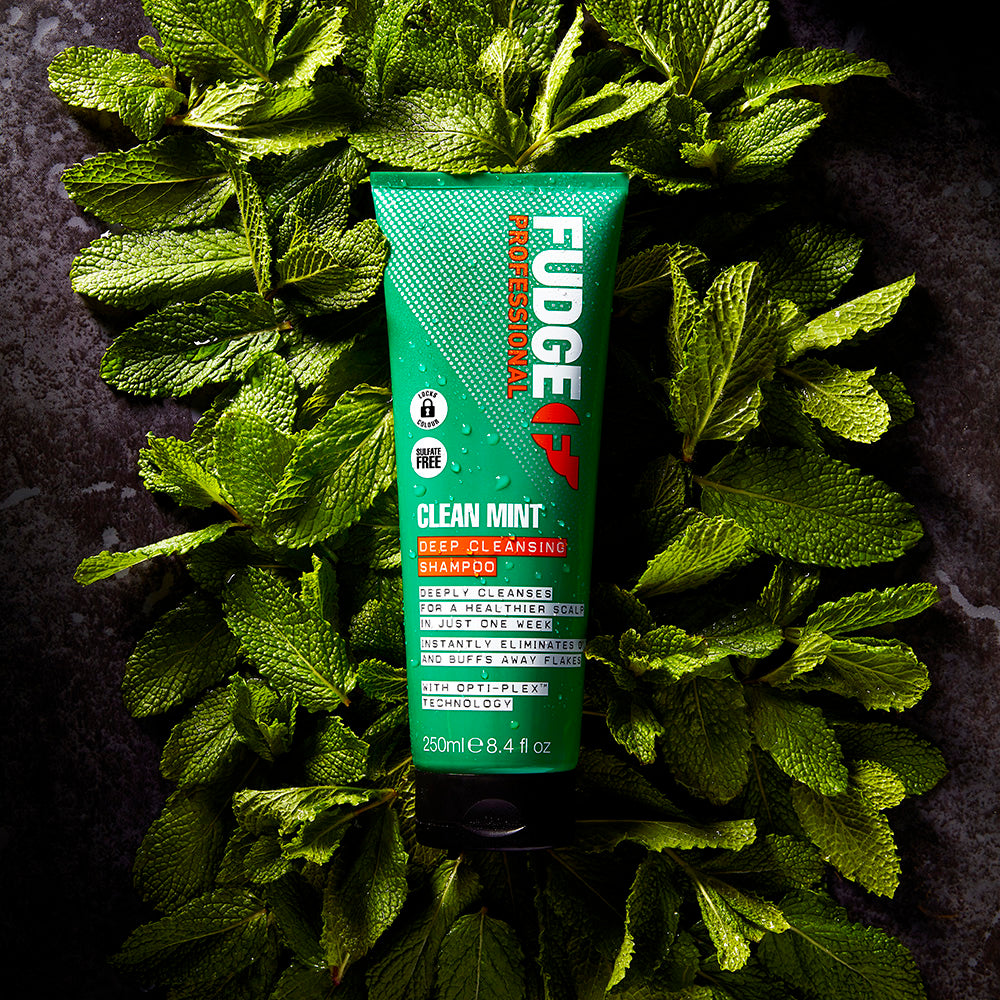 Fudge Clean Mint Shampoo – tiefenreinigendes Shampoo mit Menthol und SCALPFRESH™ Technologie für ein frisches Kopfhautgefühl